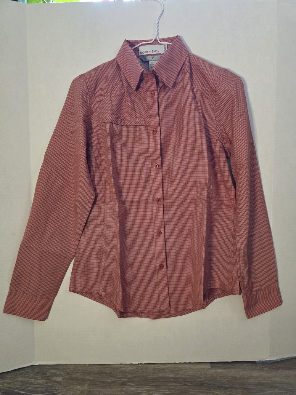 North End Women's Performance Button Down. Size S